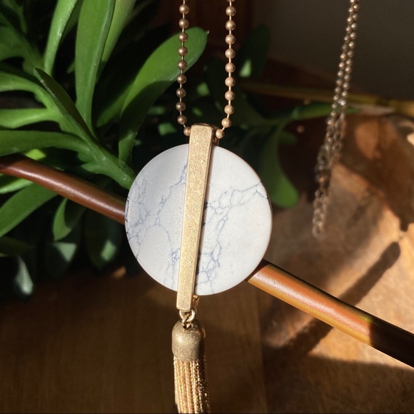 Marble necklace & earrings set - Picture 5 of 7